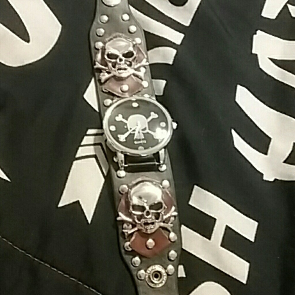 Skull watch new
